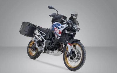 BMW F 900 GS con gli accessori di SW-MOTECH